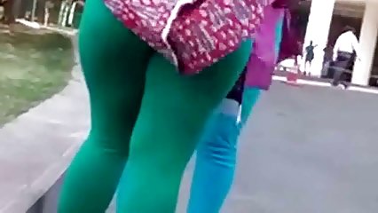 La gordita tatuada Milf Barbie Baja gime ruidosamente mientras folla