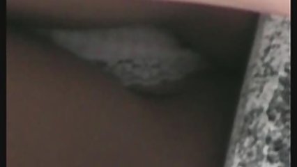 Tres milf calientes se seducen a la polla joven