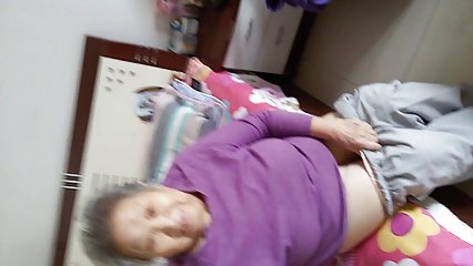 Latina caliente folla ambos agujeros con consoladores